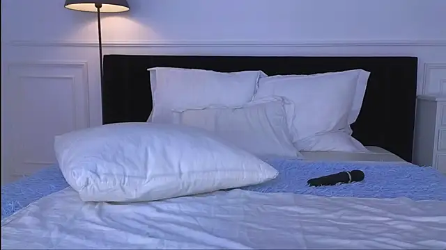 NicoleMarani online show from December 21, 3:02 am