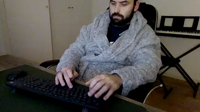 Snapshot of joaodias_97 chatting on December 3, 9:35 pm joaodias 97 online show from December 3, 9:35 pm