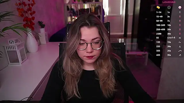 Snapshot of RemyCute chatting on February 1, 10:25 am RemyCute online show from February 1, 10:25 am