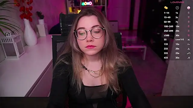 Snapshot of RemyCute chatting on February 2, 6:06 pm RemyCute online show from February 2, 6:06 pm