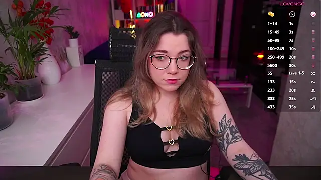 Snapshot of RemyCute chatting on February 6, 3:37 pm RemyCute online show from February 6, 3:37 pm