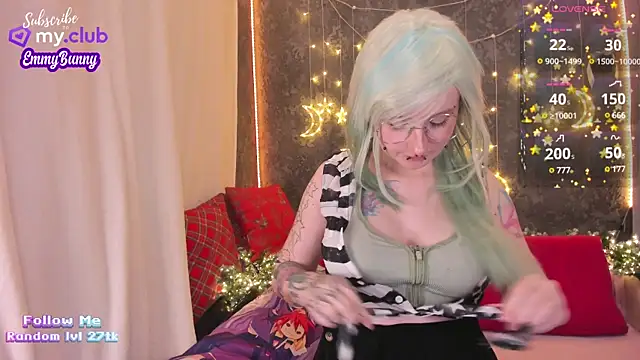 EmmyBunny online show from December 18, 5:31 pm