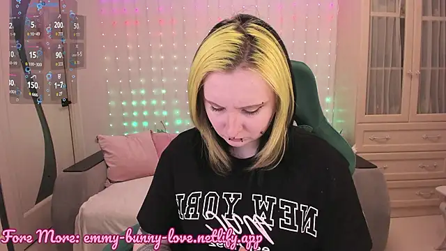 EmmyBunny online show from February 5, 2:22 pm