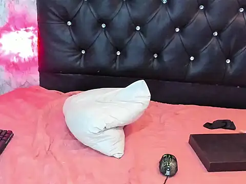 Snapshot of TATIANA_LOPEZ19 chatting on January 21, 8:08 am TATIANA LOPEZ19 online show from January 21, 8:08 am