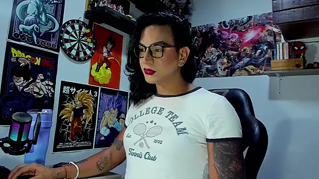 Snapshot of dariell_smokesexx chatting on June 13, 7:34 pm dariell smokesexx online show from June 13, 7:34 pm