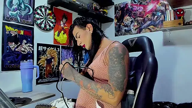 Snapshot of dariell_smokesexx chatting on June 16, 6:10 pm dariell smokesexx online show from June 16, 6:10 pm