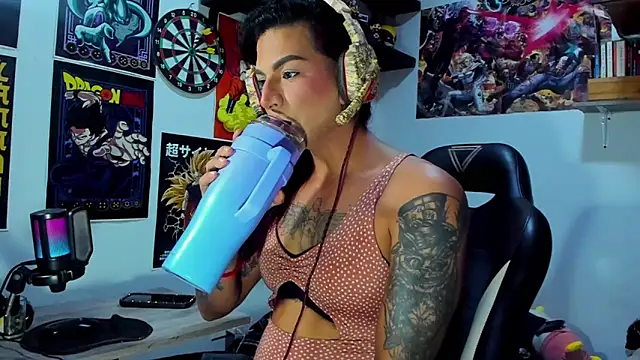 Snapshot of dariell_smokesexx chatting on July 6, 6:54 pm dariell smokesexx online show from July 6, 6:54 pm