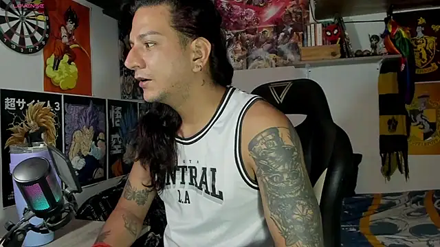 Snapshot of dariell_smokesexx chatting on July 17, 8:32 am dariell smokesexx online show from July 17, 8:32 am
