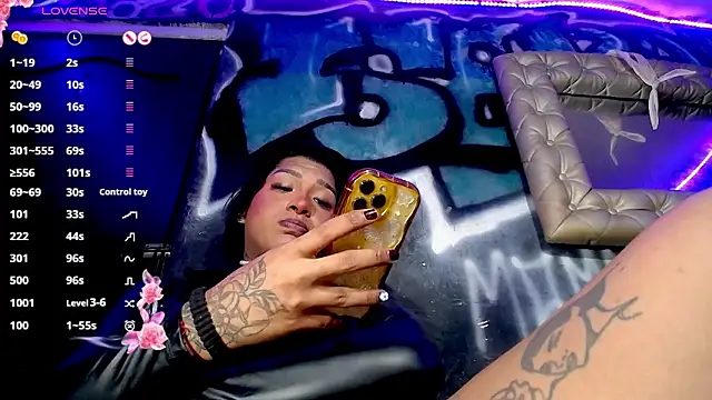 IsabellBigtitsxx online show from March 11, 8:37 pm