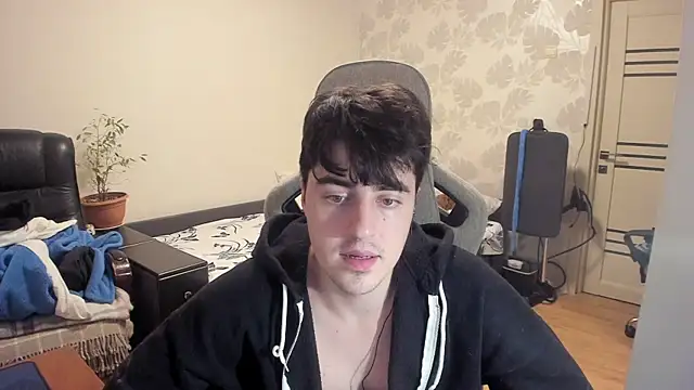 Snapshot of Knuckles17 chatting on December 16, 1:54 am Knuckles17 online show from December 16, 1:54 am