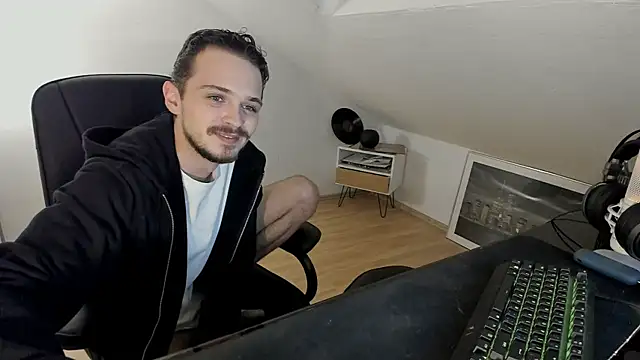 naked psy online show from October 22, 11:15 pm