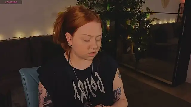 bitchofsun  online show from May 28, 2:25 pm