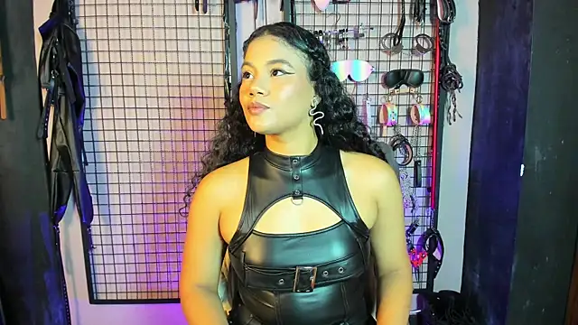 Twisted Fantasy online show from February 16, 12:30 am