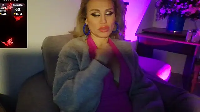 Snapshot of Radmila_Queen_ chatting on December 4, 2:26 pm Radmila Queen online show from December 4, 2:26 pm