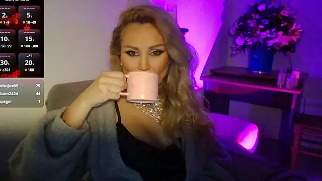 Snapshot of Radmila_Queen_ chatting on December 4, 5:33 pm Radmila Queen online show from December 4, 5:33 pm