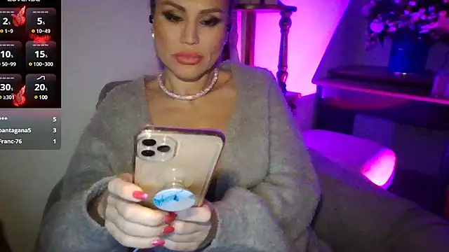 Snapshot of Radmila_Queen_ chatting on December 10, 7:11 pm Radmila Queen online show from December 10, 7:11 pm