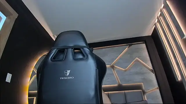 alexgiraldo  online show from January 28, 2:21 pm