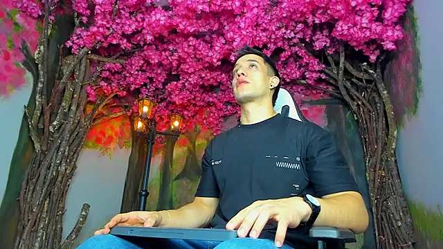 alexgiraldo  online show from February 13, 11:17 am