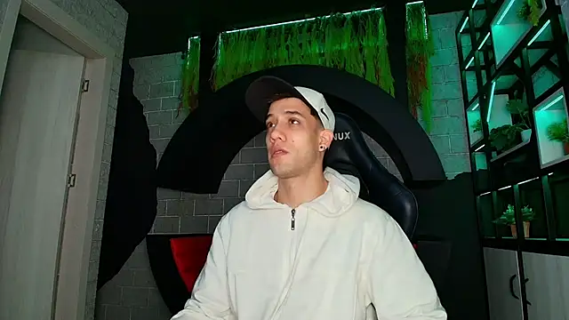 alexgiraldo  online show from March 18, 11:19 am