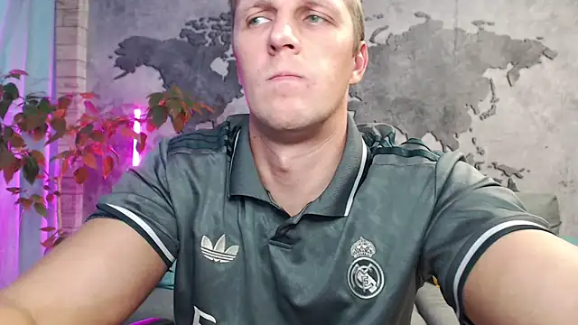 Snapshot of VikingChrisss chatting on October 28, 10:08 am VikingChrisss online show from October 28, 10:08 am