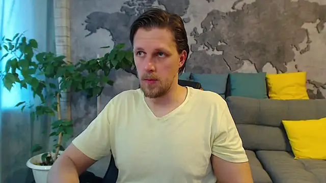 Snapshot of VikingChrisss chatting on April 18, 8:29 am VikingChrisss online show from April 18, 8:29 am