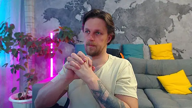 Snapshot of VikingChrisss chatting on April 27, 9:51 am VikingChrisss online show from April 27, 9:51 am