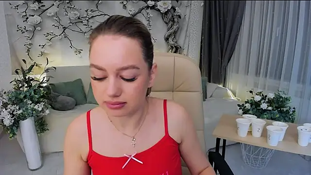 MiracleCurly online show from November 4, 7:02 pm