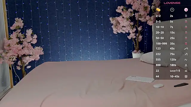 -Mirror-Girl- online show from October 24, 4:25 pm