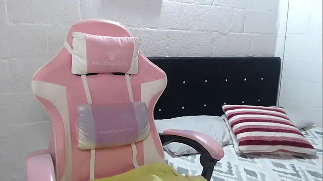 jade04 roberts online show from February 24, 10:35 am