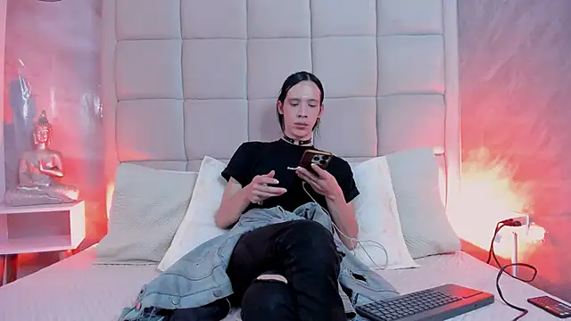 Hecatee 77 online show from November 12, 7:35 pm