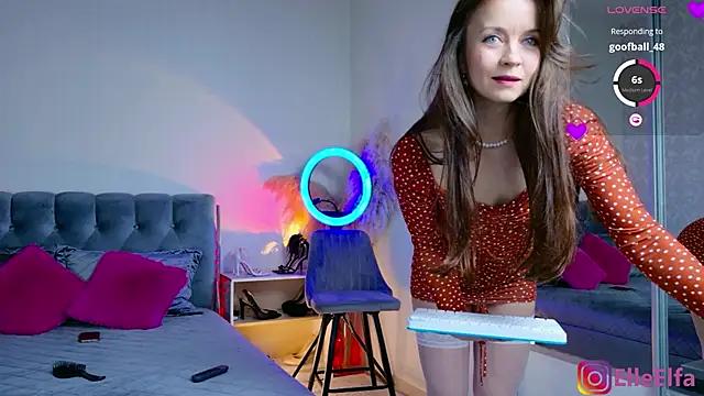 Snapshot of Elfaelle chatting on September 12, 7:25 pm Elfaelle online show from September 12, 7:25 pm