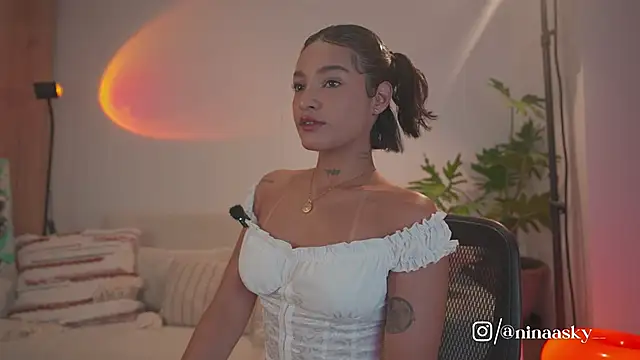 ninaa sky online show from May 29, 11:47 pm