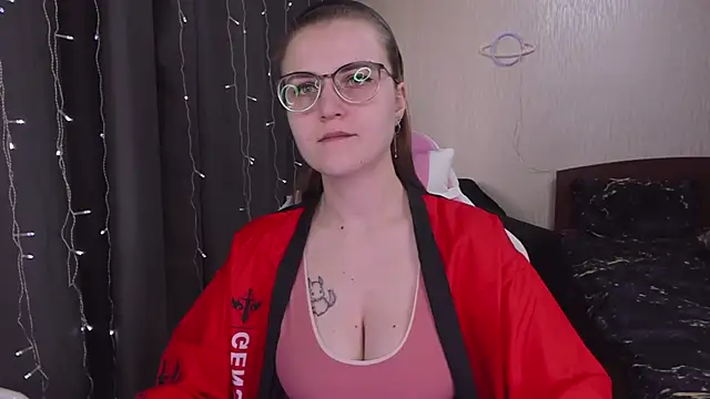 MissBrightShine online show from March 11, 9:45 am