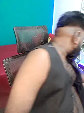 Rayansmith  online show from April 9, 9:09 pm