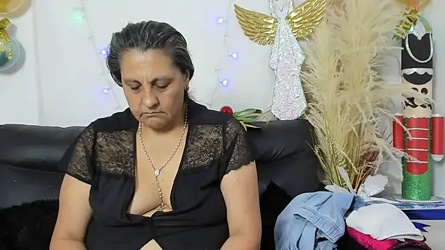 merlyna goldens online show from December 15, 11:20 pm