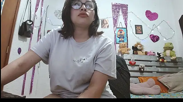 Saray extrovert  online show from December 3, 6:15 am