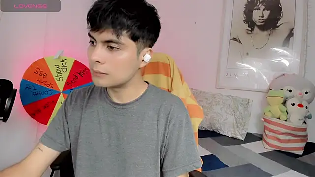 Snapshot of lucas_cute chatting on January 3, 12:33 am lucas cute online show from January 3, 12:33 am