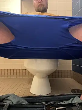 Snapshot of Bigbi6foot5 chatting on November 7, 1:22 pm Bigbi6foot5 online show from November 7, 1:22 pm