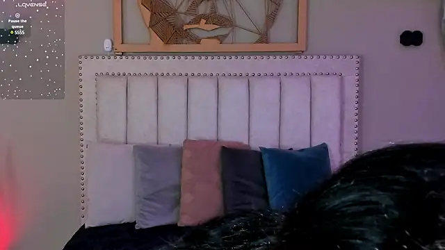 Paula Desousa online show from February 4, 7:33 pm