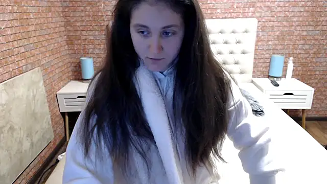 Holliy Cooper online show from January 20, 6:10 pm