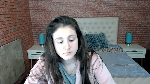 Holliy Cooper online show from February 8, 12:39 pm