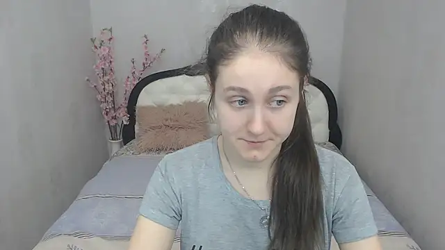 Holliy Cooper online show from March 6, 9:36 am