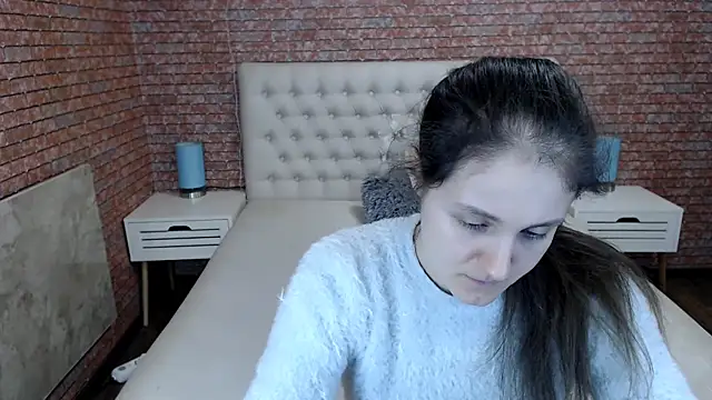 Holliy Cooper online show from March 10, 1:43 pm