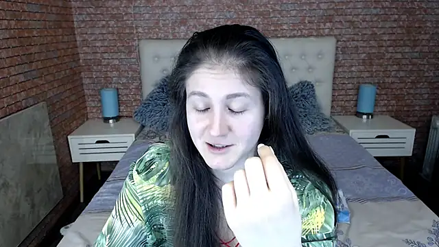 Holliy Cooper online show from March 14, 9:24 am