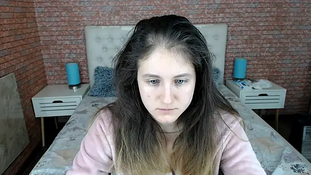 Holliy Cooper online show from October 19, 7:53 am