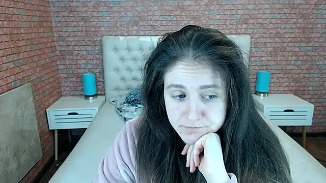 Holliy Cooper online show from November 14, 8:02 am