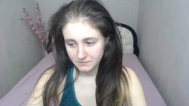 Holliy Cooper online show from March 11, 8:09 am