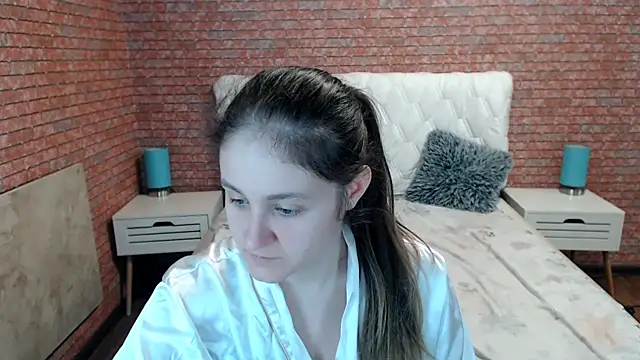 Snapshot of Holliy_Cooper chatting on June 6, 7:24 am Holliy Cooper online show from June 6, 7:24 am