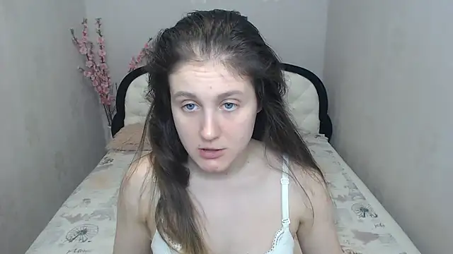 Snapshot of Holliy_Cooper chatting on June 10, 9:30 am Holliy Cooper online show from June 10, 9:30 am