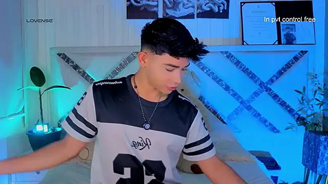 Snapshot of Austin_connor_ chatting on January 15, 9:58 am Austin connor online show from January 15, 9:58 am